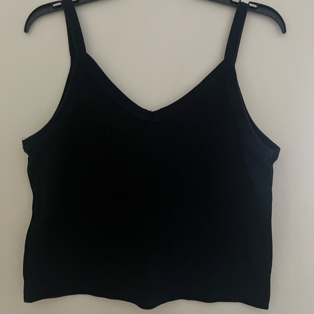 Black V Cut Cropped Tank Top